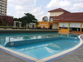 D Savoy Famosa Condo